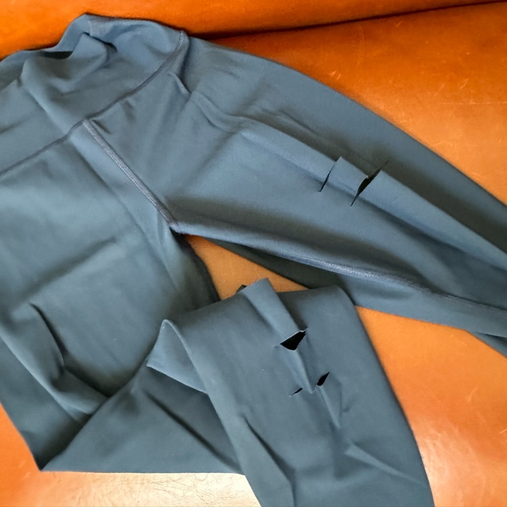 Alo Yoga Grey slashed warrior leggings